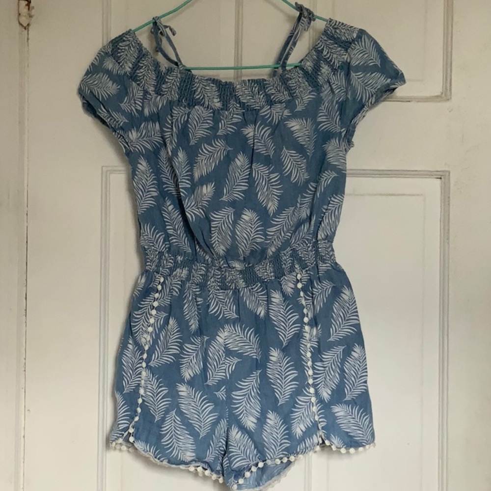 Cold shoulder Epic Threads girls blue and white romper in size medium (8…